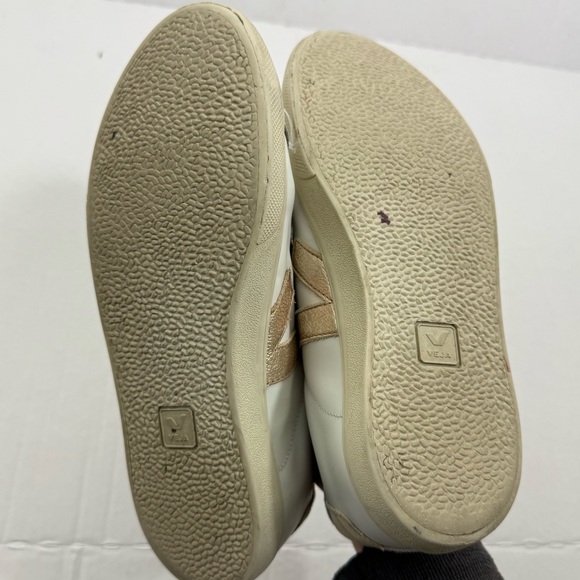 Veja Women's Low Top Esplar Leather Sneakers - Picture 10 of 11